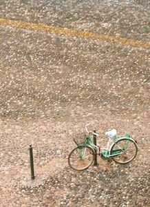 A photograph of a bycicle shot by Mike Valeriani in Padova